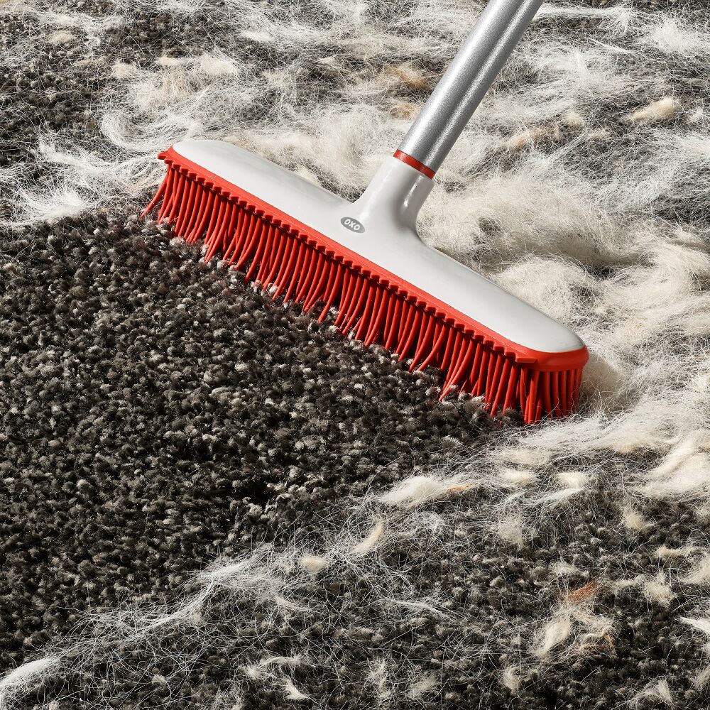 OXO Good Grips Fur Broom L3