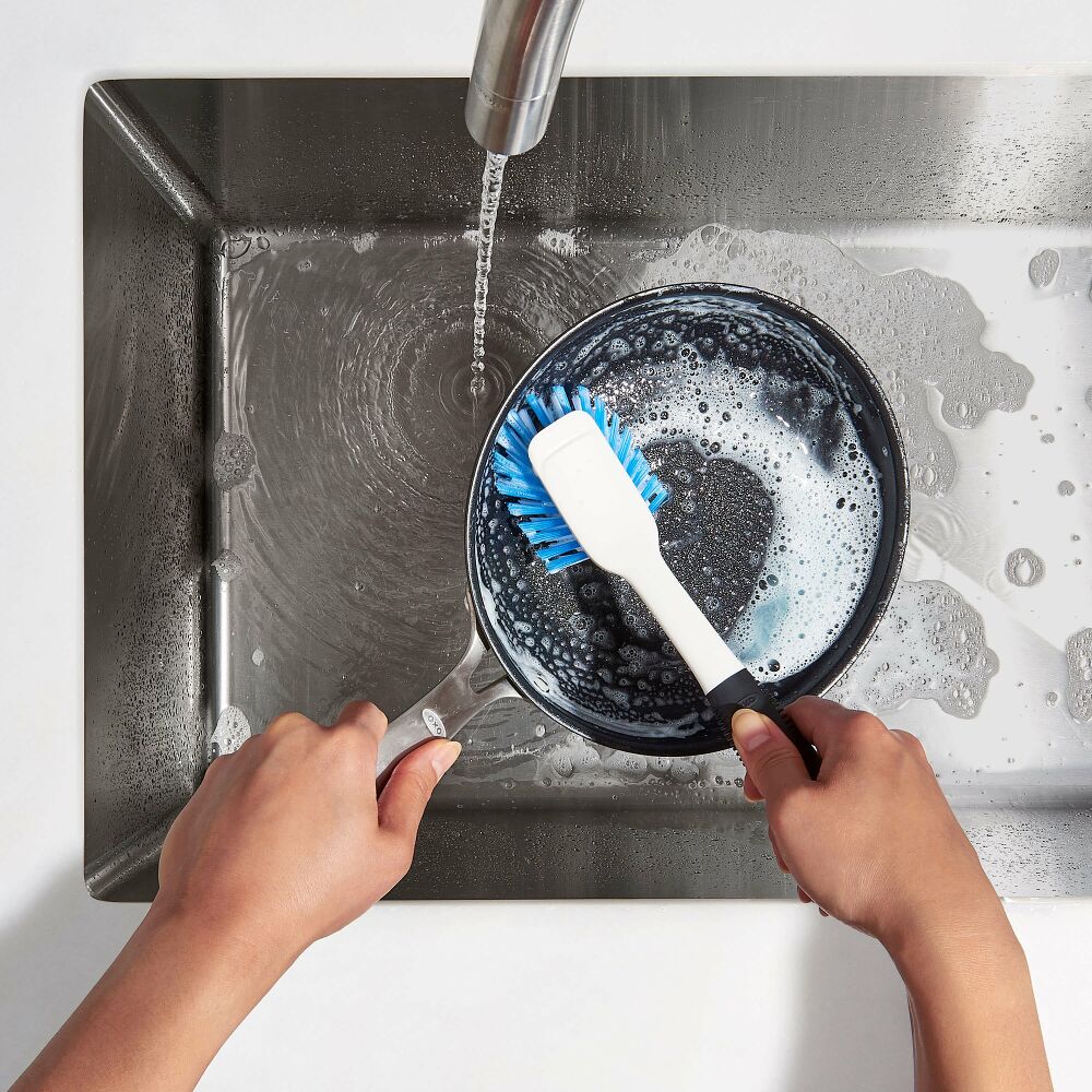 Dish Brush with Scraper V5