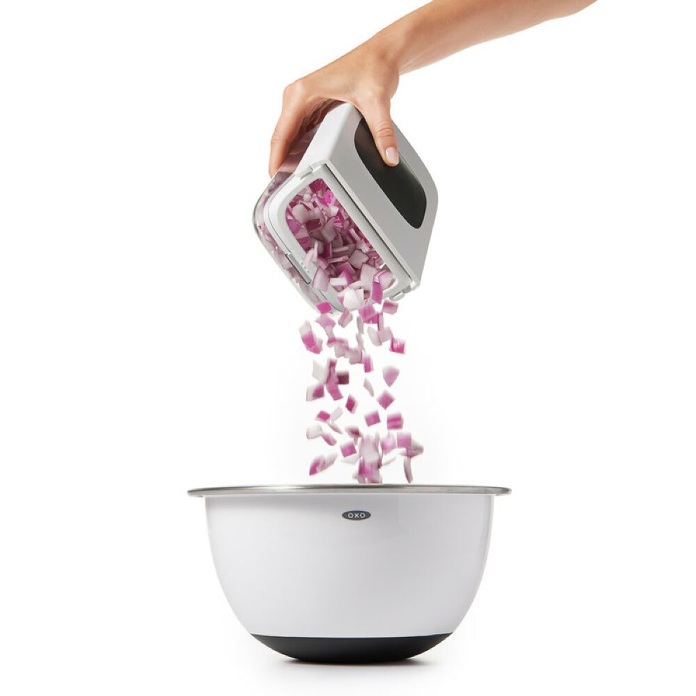 Vegetable Chopper with Easy-Pour Opening T3