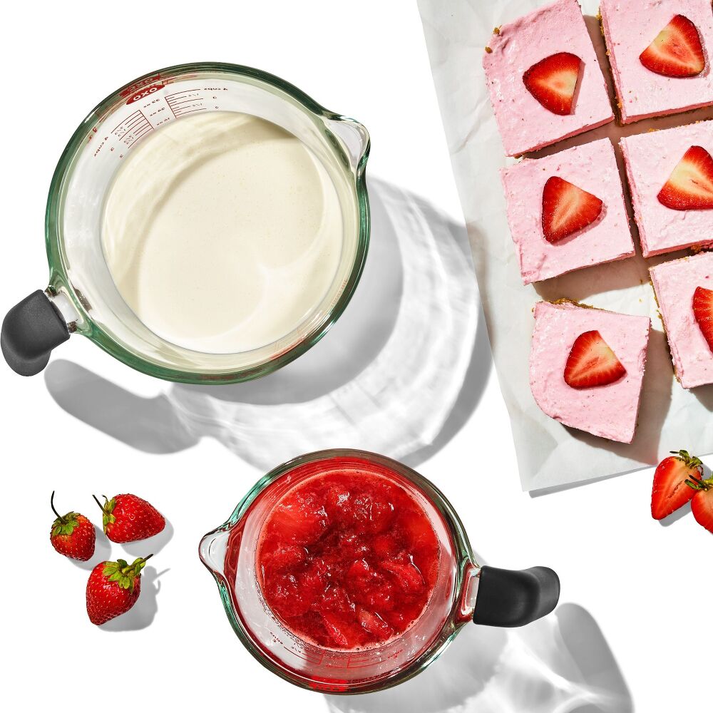 2-Cup and 4-Cup Glass Measuring Cup Set E7