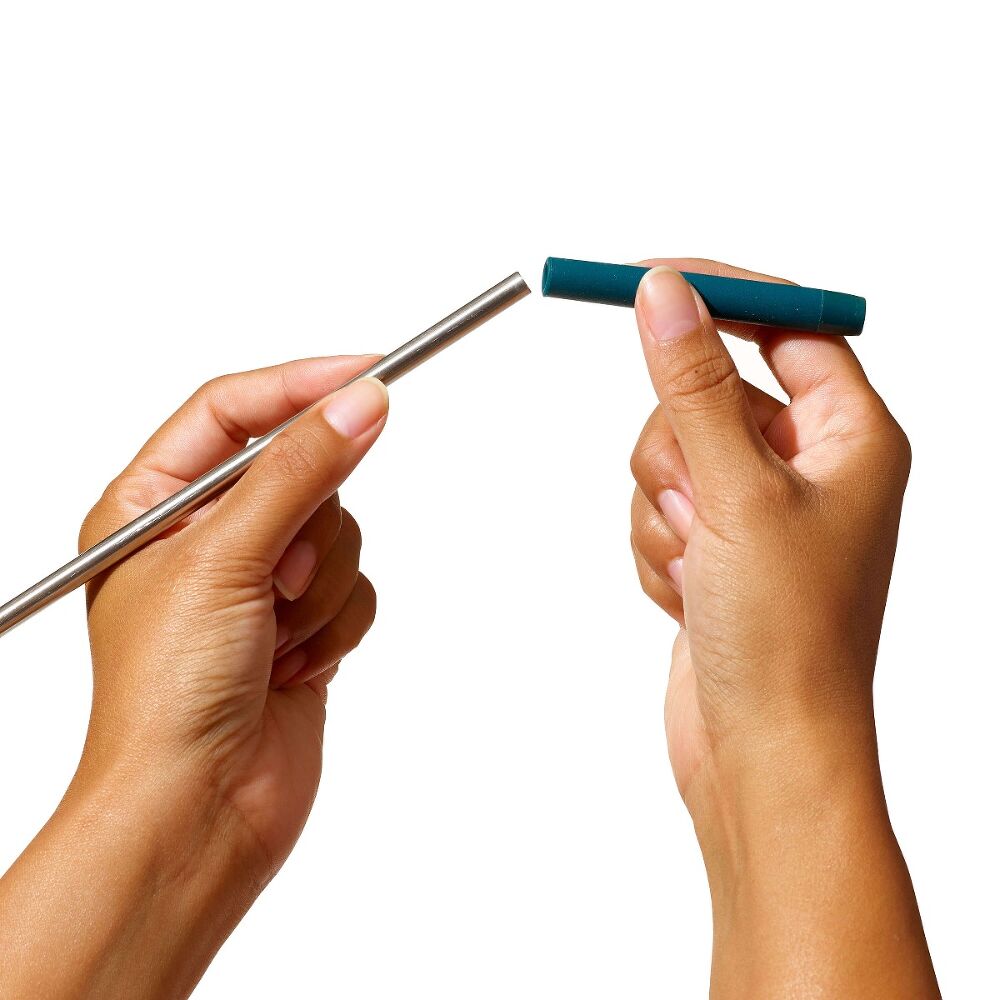 4-Piece Reusable Straw and Brush Set with Case R7