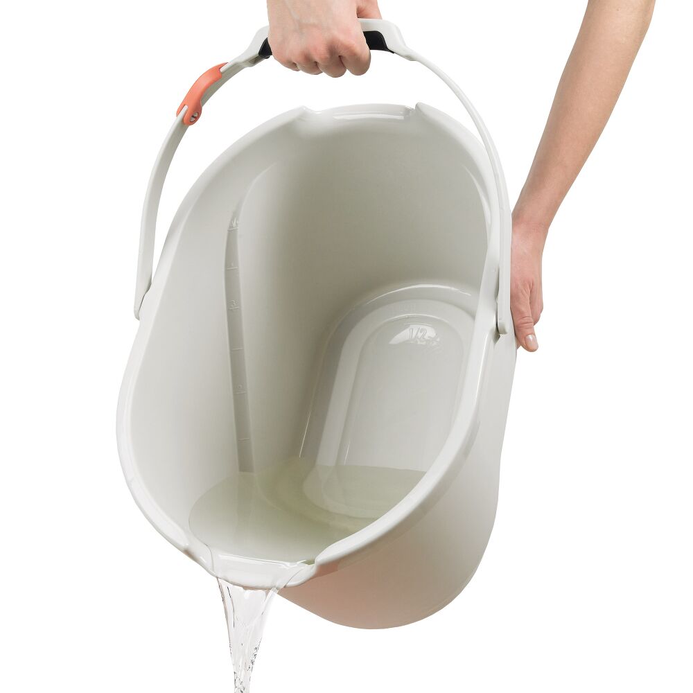 Angled Measuring Bucket U0