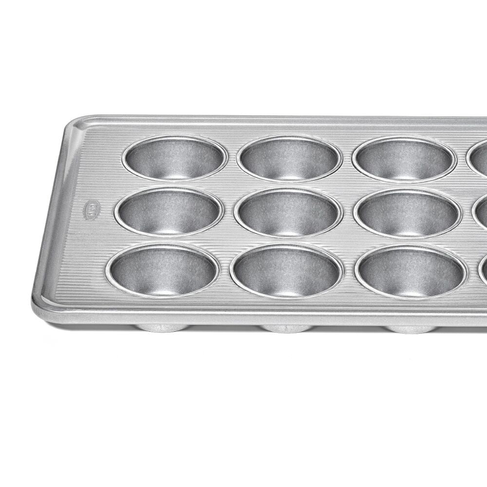 Nonstick Pro Clear Coated 12 Cup Muffin Pan H8