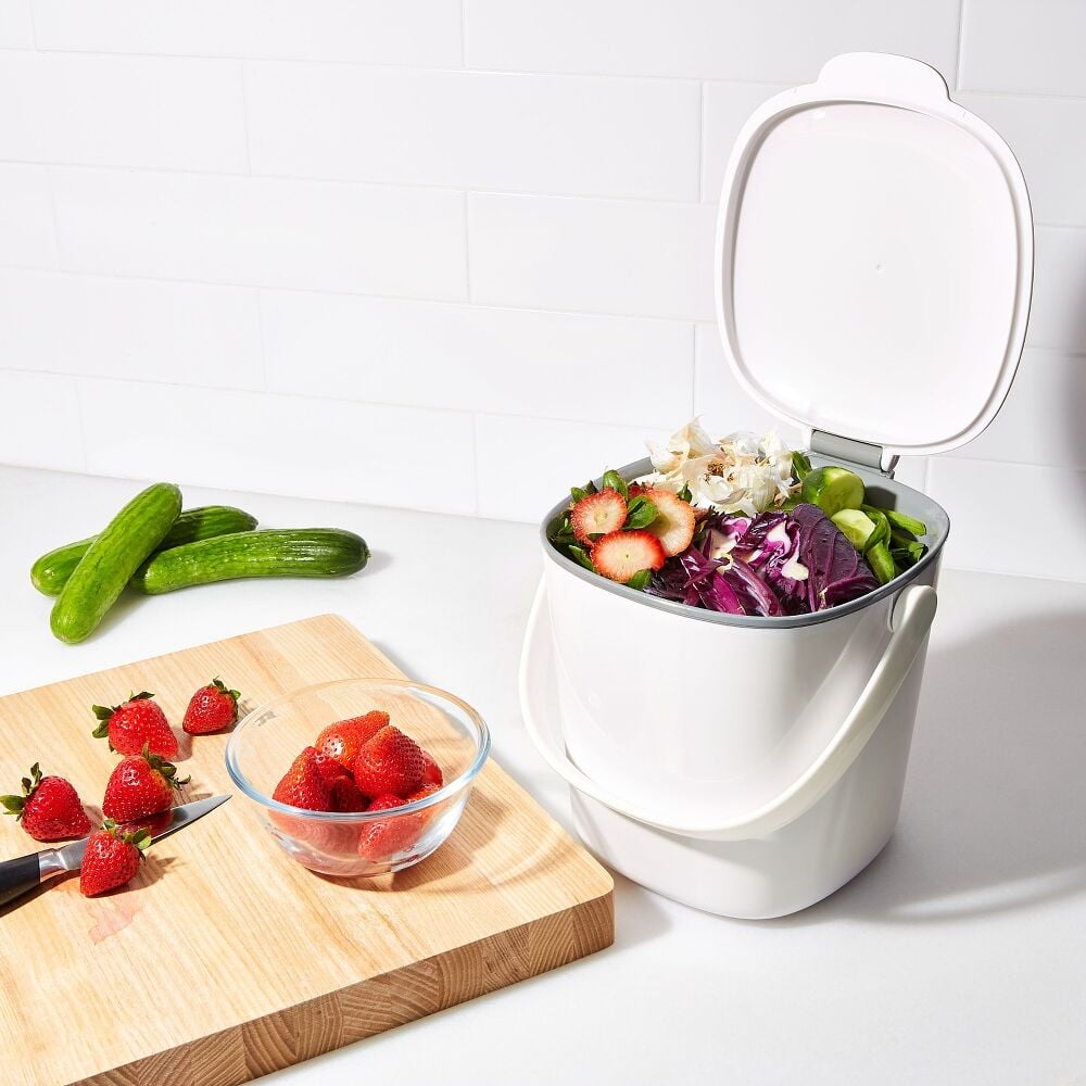 Easy-Clean Compost Bin - 0.75 Gal M3
