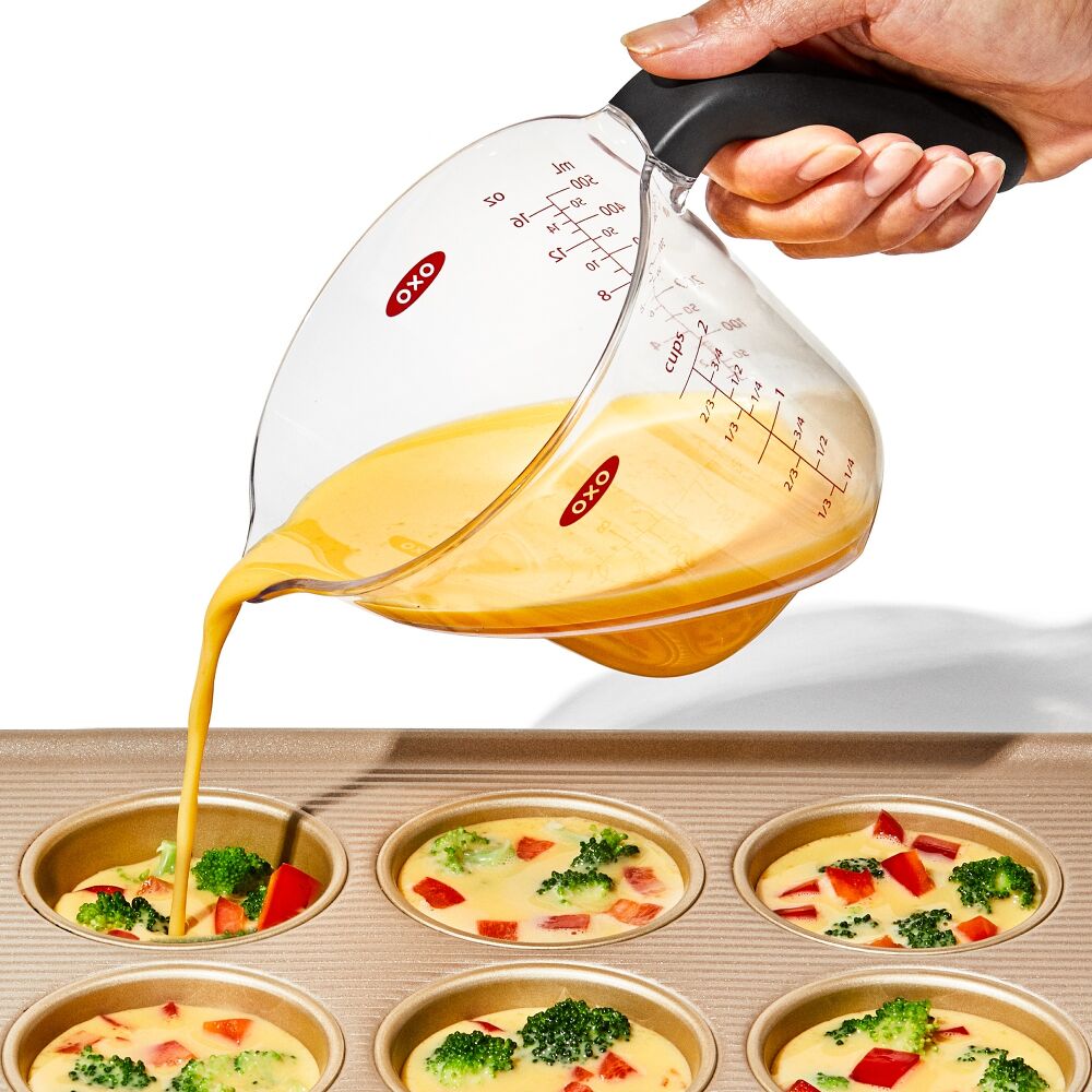 2-Cup Angled Measuring Cup B6