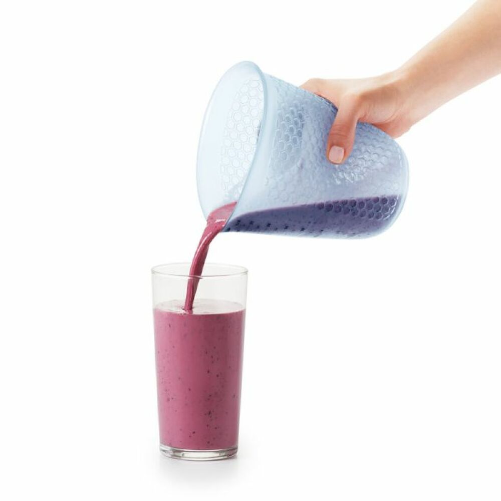 4 Cup Squeeze & Pour Measuring Cup Y0