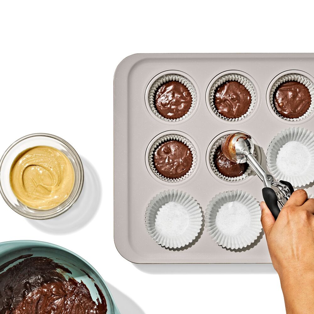 Non-Stick Pro Ceramic Coated Metal Bakeware 12 Cup Muffin Pan V8